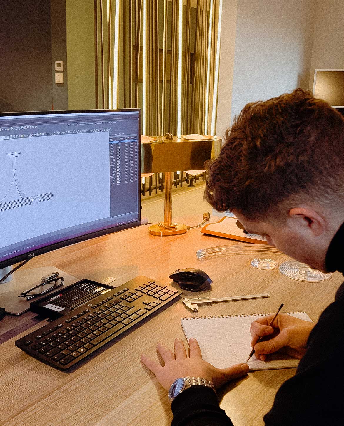 Conception 3D de lustre design sur mesure, création de luminaires artisanaux haut de gamme